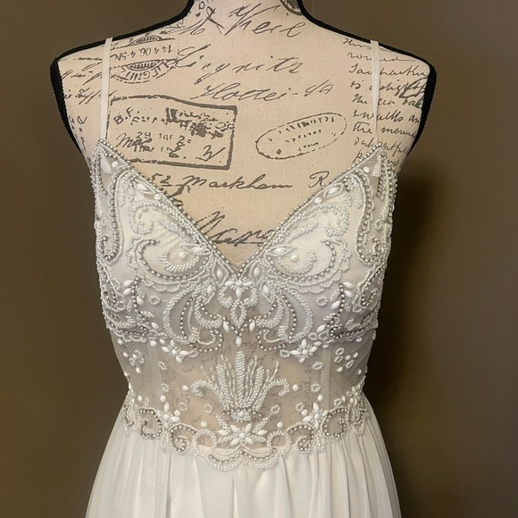 Dresses & Skirts - Beautiful wedding gown